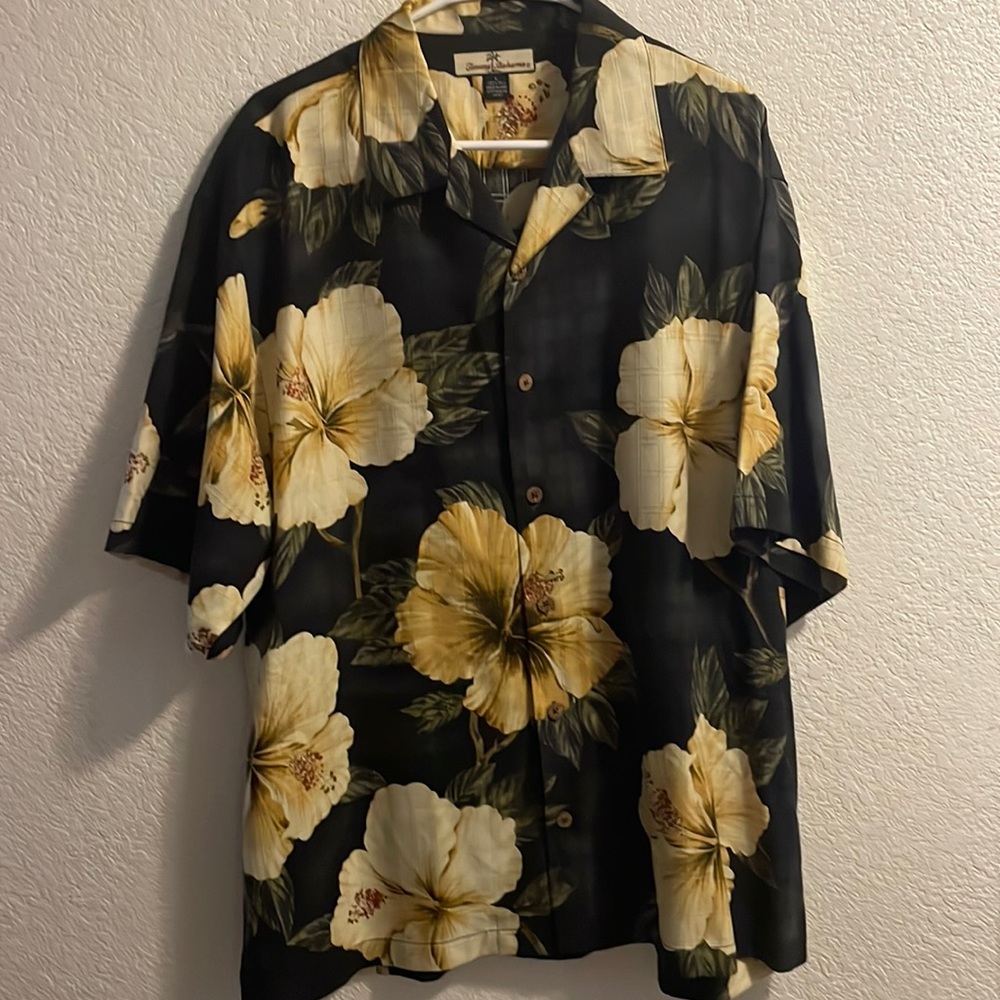 Men’s Tommy Bahama used shirt